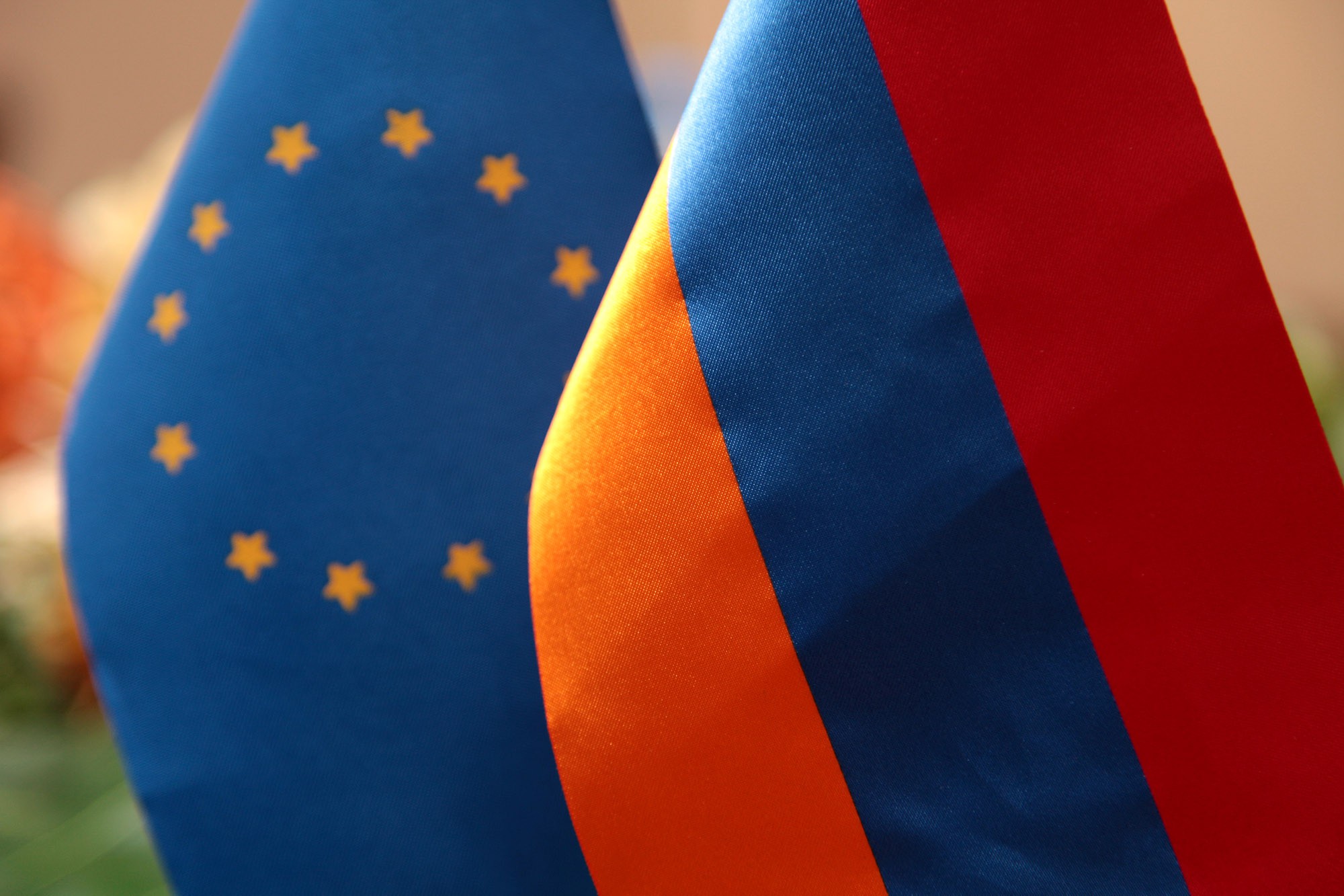 Armenia eu. ЕС Армения флаг. Европейский Союз и Армения. Евросоюз v Armenii. Флаг Армении и Евросоюза.