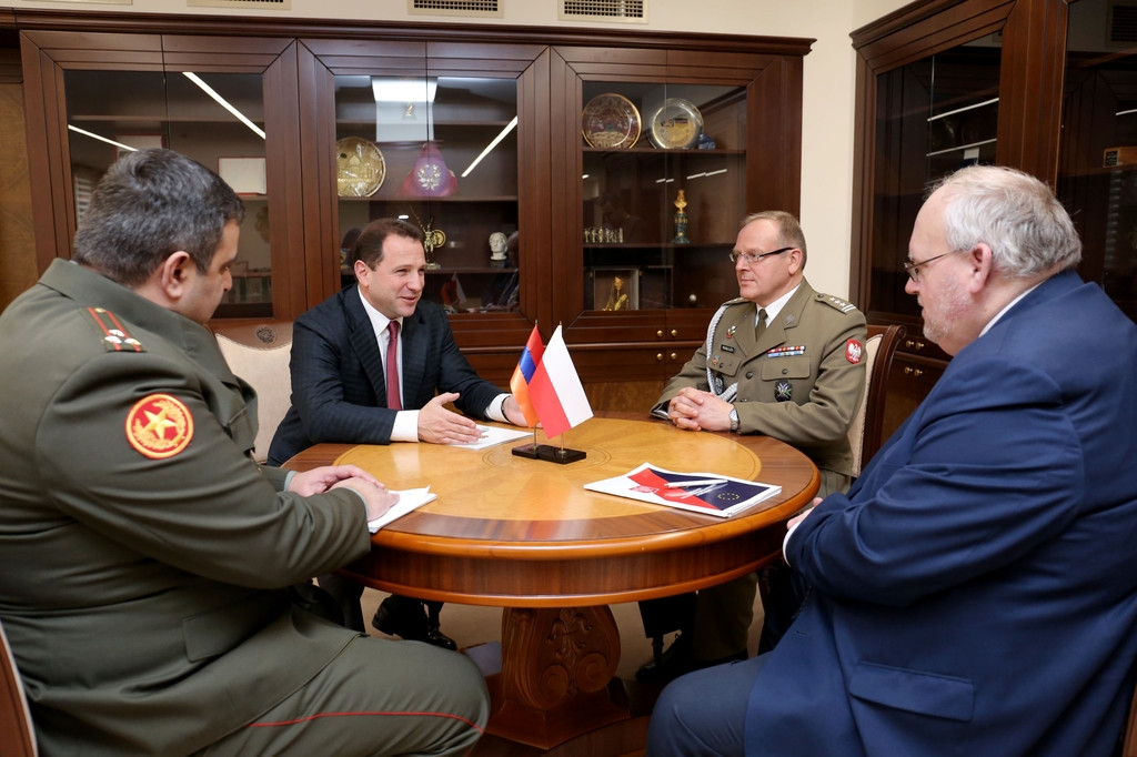 Польша армении. Министерство обороны Армении. Армения и Польша. Poland Armenia.