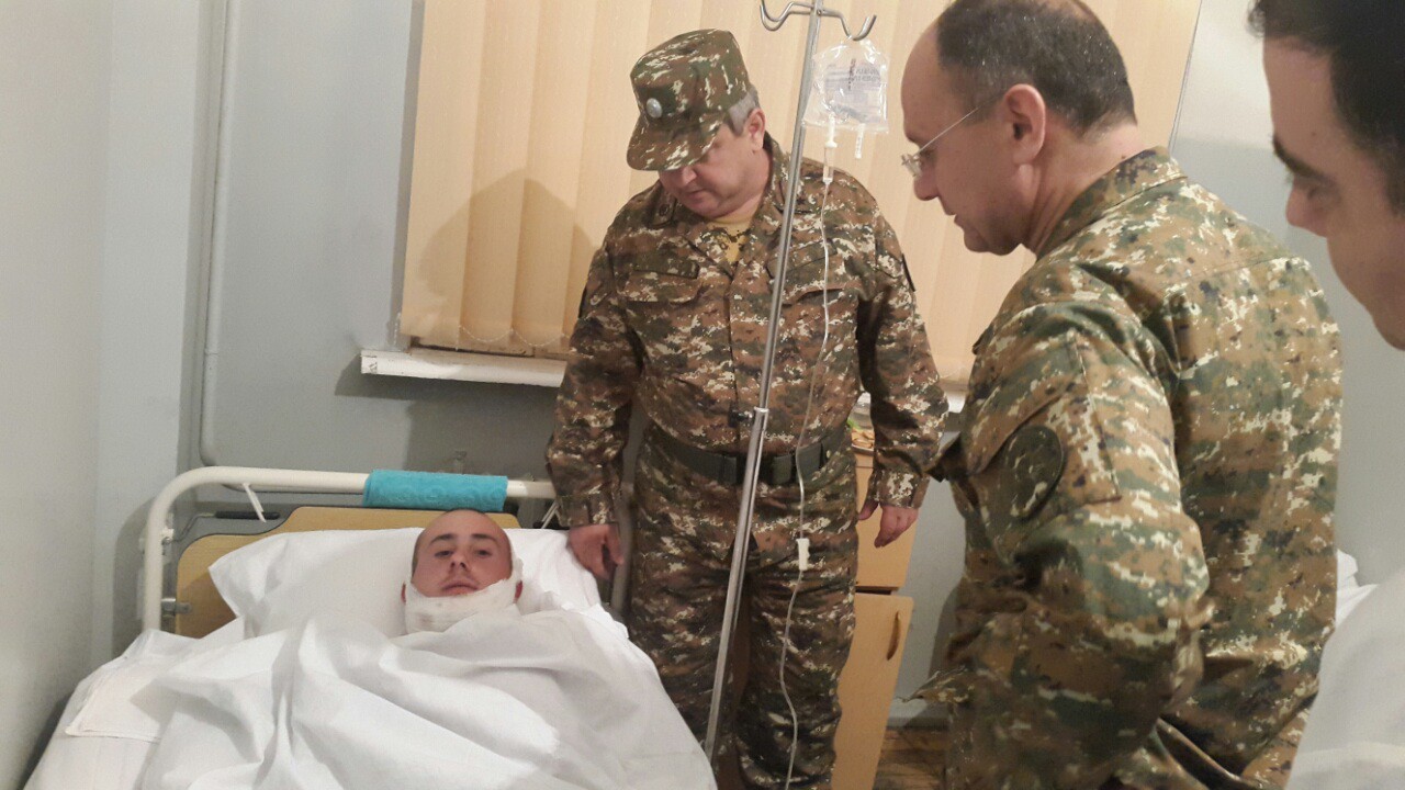 Российские раненые в госпитале. Сейран Оганян армянский военачальник.